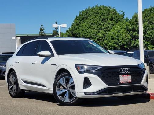 2024 Audi Q8 e-tron Premium