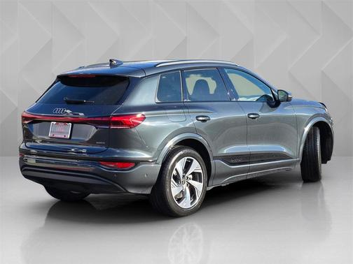2025 Audi Q6 e-tron Premium Plus quattro