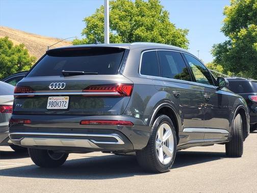 2022 Audi Q7 45 Premium