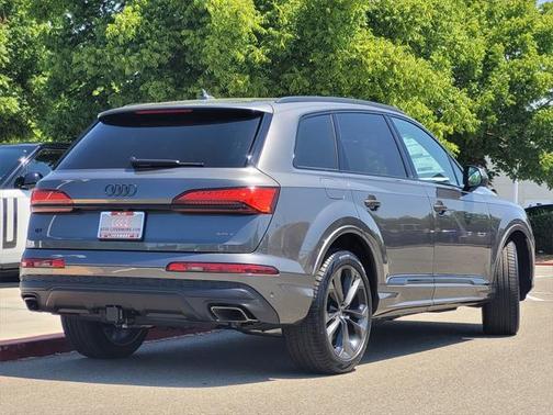2025 Audi Q7 55 Premium Plus