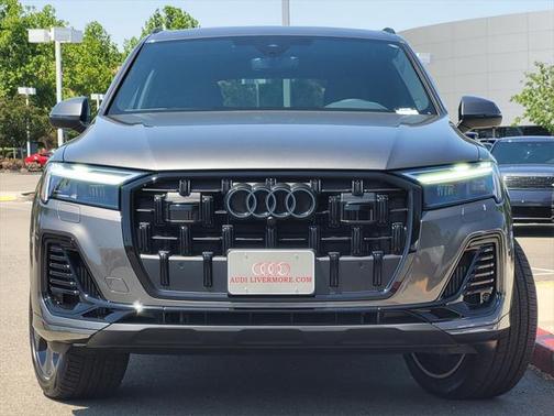 2025 Audi Q7 55 Premium Plus