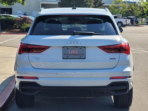 2024 Audi Q3 Premium 45 TFSI S line quattro Tiptronic