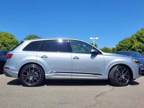 2025 Audi Q7 55 Prestige