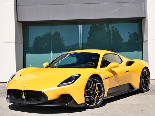 Giallo 2023 Maserati MC20 Base