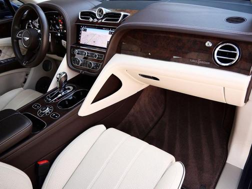 Meteor 2021 Bentley Bentayga V8