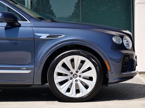 Meteor 2021 Bentley Bentayga V8