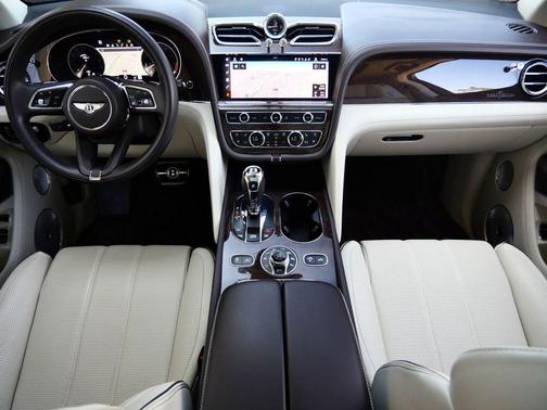 Meteor 2021 Bentley Bentayga V8