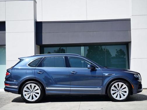 Meteor 2021 Bentley Bentayga V8