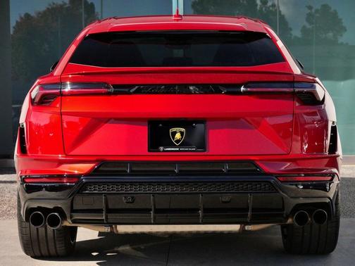 2023 Lamborghini Urus S