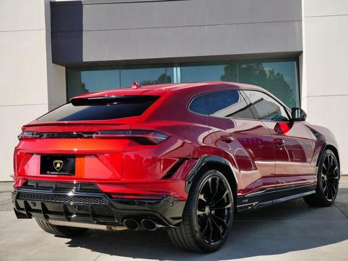 2023 Lamborghini Urus S