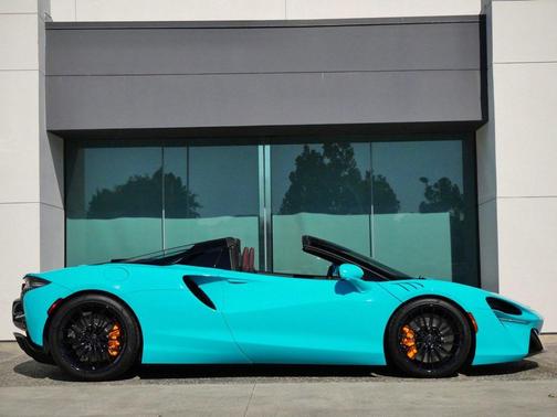 2026 McLaren Artura 