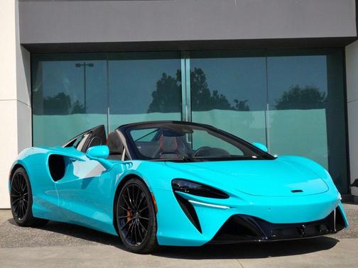 2026 McLaren Artura 