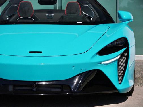 2026 McLaren Artura 