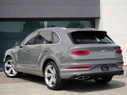 2025 Bentley Bentayga V8