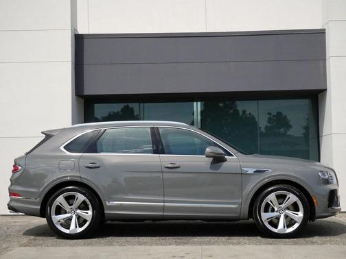 2025 Bentley Bentayga V8