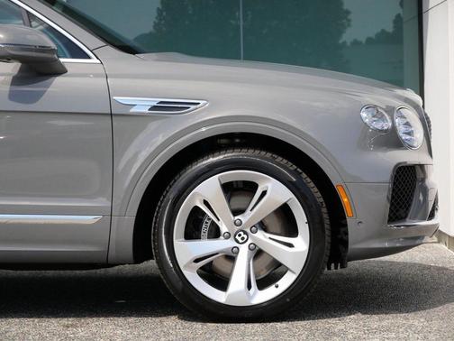 2025 Bentley Bentayga V8