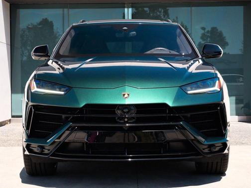 Verde Hydra 2024 Lamborghini Urus S