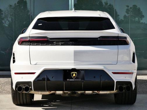 2025 Lamborghini Urus SE