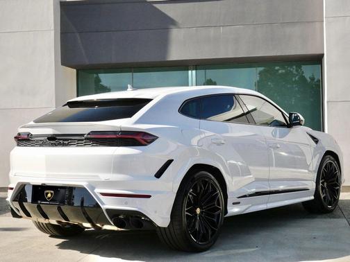 2025 Lamborghini Urus SE