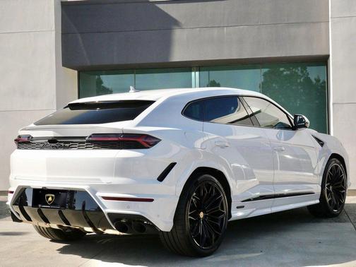 2025 Lamborghini Urus SE