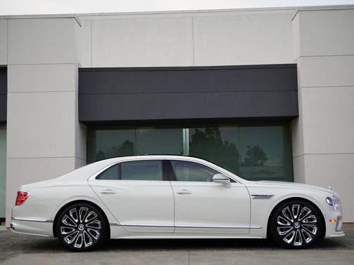 2026 Bentley Flying Spur Mulliner