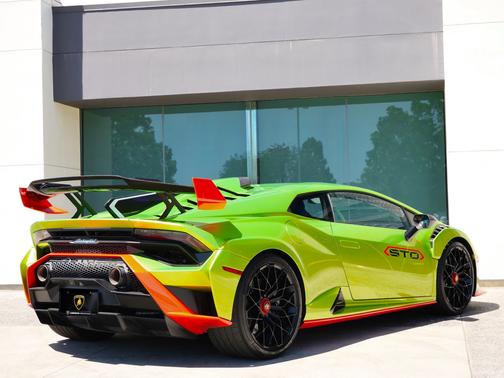 Verde Citrea Metallic 2023 Lamborghini Huracan STO Base