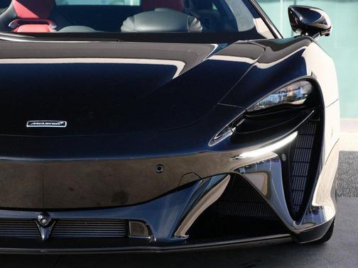 2024 McLaren Artura TechLux