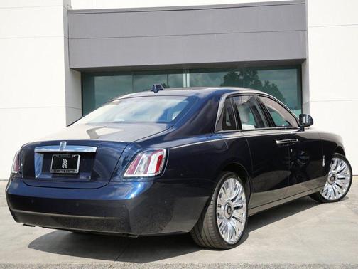 2025 Rolls-Royce Ghost 
