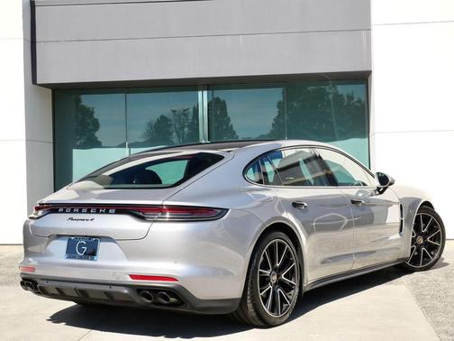 2022 Porsche Panamera 4 Executive
