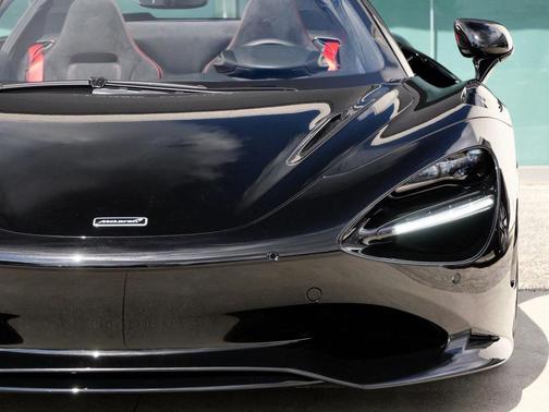 2025 McLaren 750S Spider