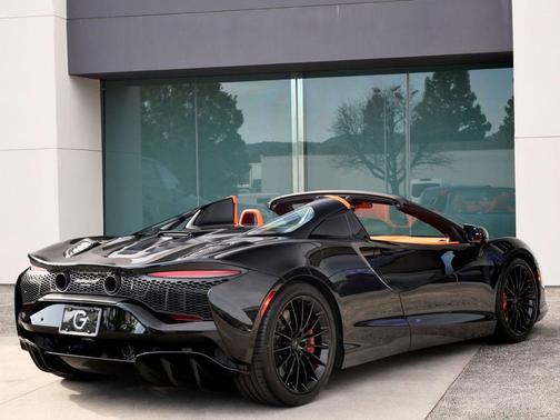 2026 McLaren Artura 
