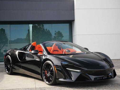2026 McLaren Artura 