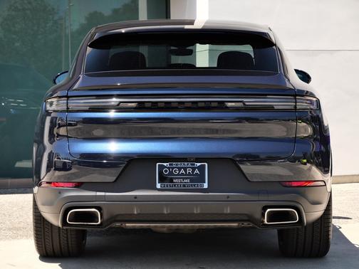 Algarve Blue Metallic 2024 Porsche Cayenne