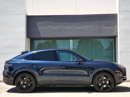 Algarve Blue Metallic 2024 Porsche Cayenne