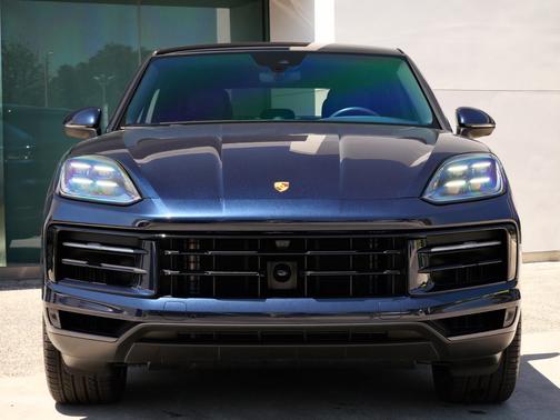 Algarve Blue Metallic 2024 Porsche Cayenne