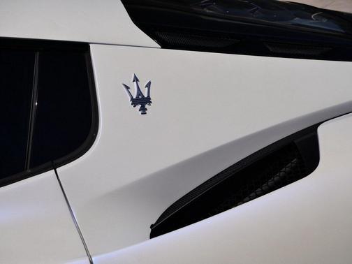 2022 Maserati MC20 