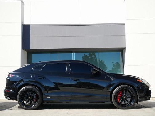 2023 Lamborghini Urus S