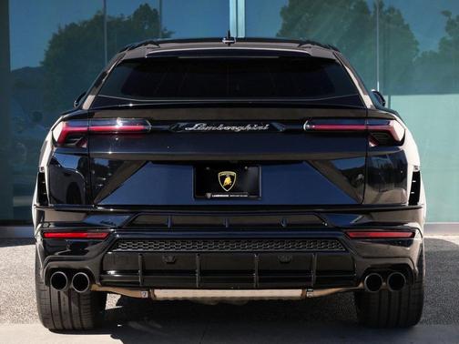 2023 Lamborghini Urus S