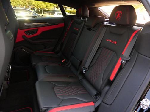 2023 Lamborghini Urus S