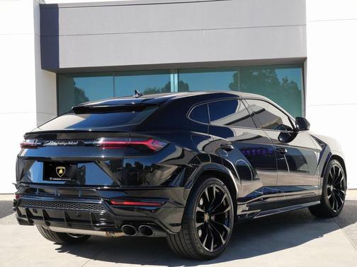 2023 Lamborghini Urus S