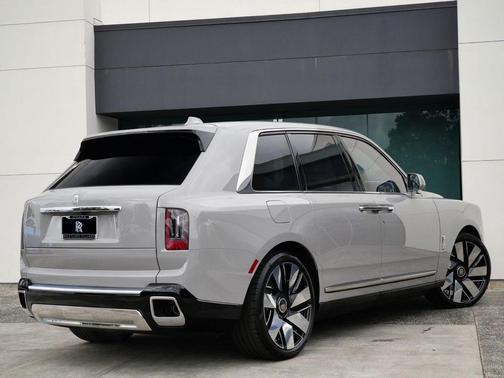 Tempest Gray 2026 Rolls-Royce Cullinan
