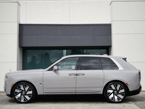 Tempest Gray 2026 Rolls-Royce Cullinan