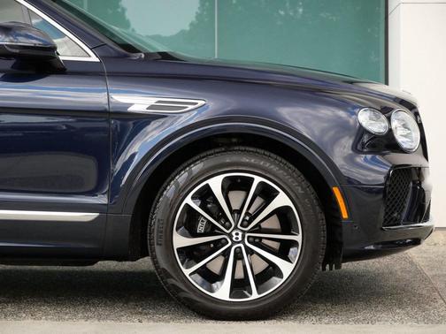 2023 Bentley Bentayga Hybrid