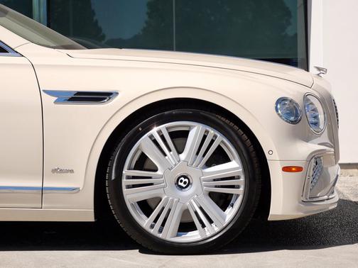 Magnolia 2026 Bentley Flying Spur Azure