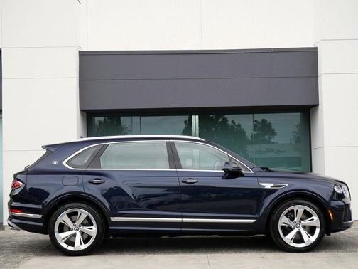 2025 Bentley Bentayga EWB 