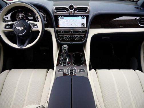 2025 Bentley Bentayga EWB 