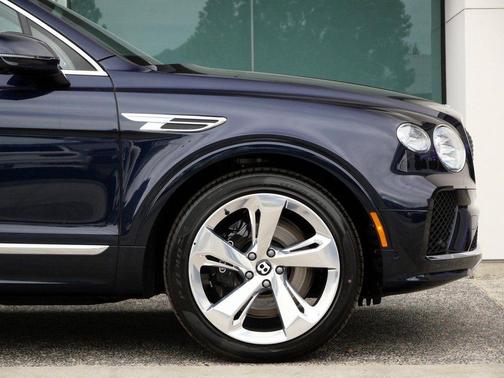 2025 Bentley Bentayga EWB 