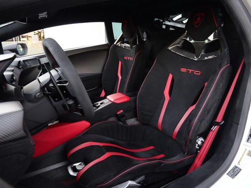 2021 Lamborghini Huracan STO Coupe