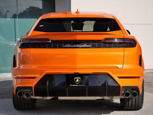 Arancio Borealis Metallic 2025 Lamborghini Urus SE