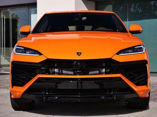 Arancio Borealis Metallic 2025 Lamborghini Urus SE